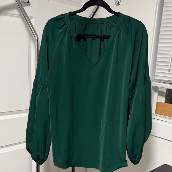 Chic Forest Green Blouse for Women - Picture 2 of 4